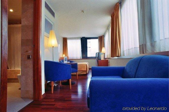 Hotel Viladomat By Silken Barcelona Room photo